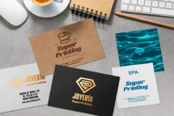 Exemples de targetes de visita originals i creatives per a joieries, cafeteries i spas dissenyades per SuperPrinting. Estils moderns amb stamping, kraft, textures i colors impactants. Inspiració 2025.