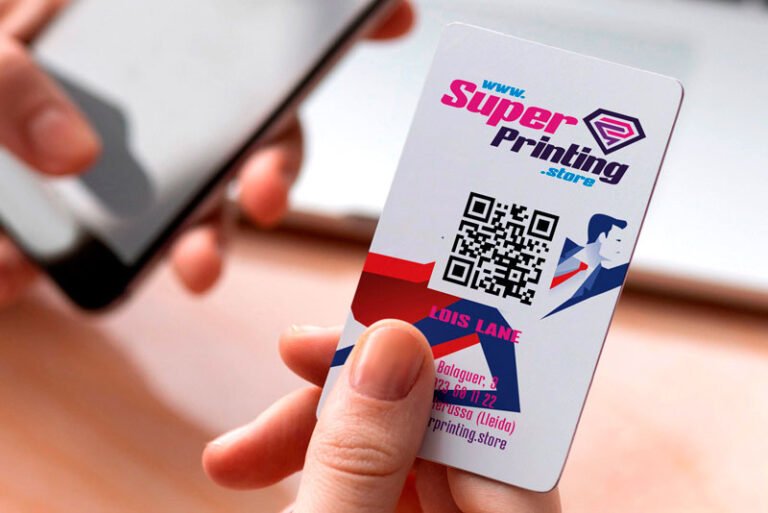 Exemple de targetes de visita originals amb codi QR.